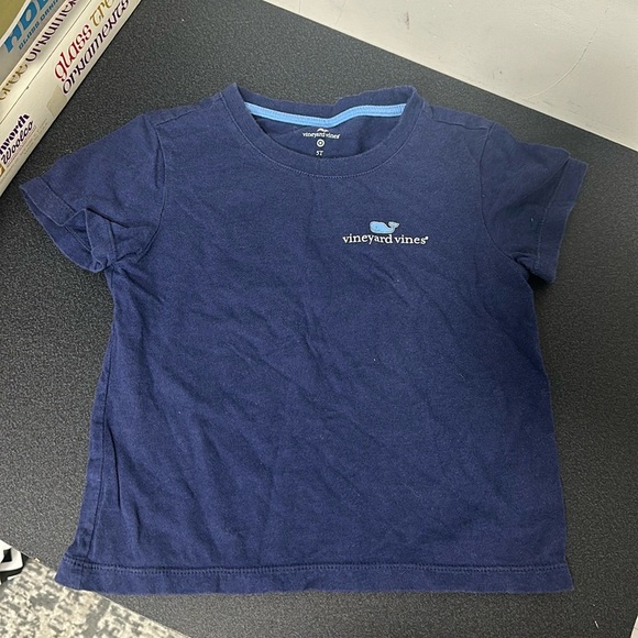 Vineyard Vines teeshirt - Picture 1 of 2